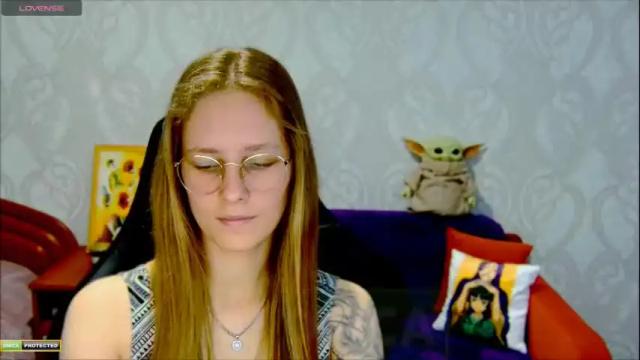 Image 3 of roxie_shy Stream on Chaturbate on 4 months ago