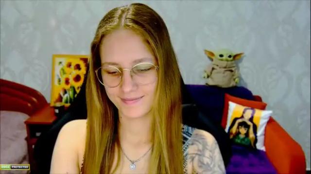 Image 3 of roxie_shy Stream on Chaturbate on 3 months ago