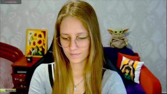 Image 2 of roxie_shy Stream on Chaturbate on 3 months ago