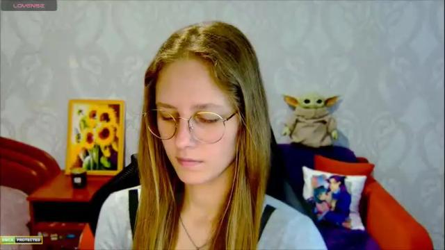 Image 2 of roxie_shy Stream on Chaturbate on 3 months ago