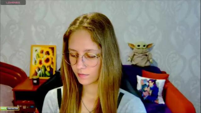 Image 3 of roxie_shy Stream on Chaturbate on 3 months ago