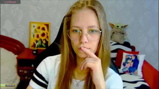 Image 3 of roxie_shy Stream on Chaturbate on 2 months ago