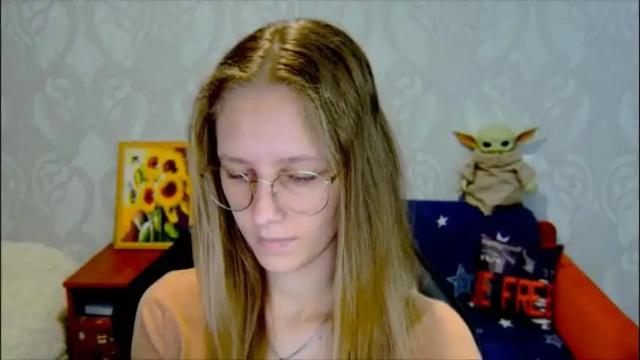 Image 3 of roxie_shy Stream on Chaturbate on 1 month ago