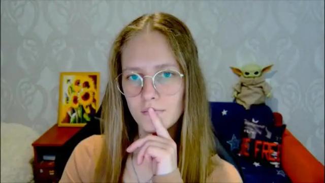 Image 4 of roxie_shy Stream on Chaturbate on 1 month ago