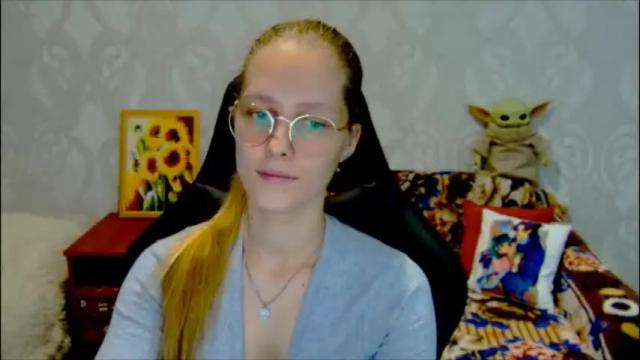 Image 2 of roxie_shy Stream on Chaturbate on 1 month ago