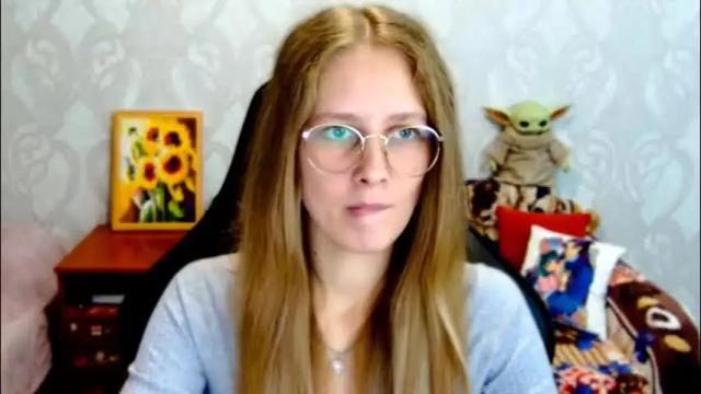 Image 10 of roxie_shy Stream on Chaturbate on 26 days ago