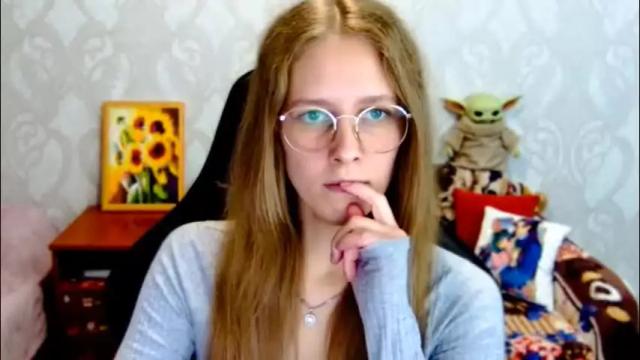 Image 12 of roxie_shy Stream on Chaturbate on 26 days ago