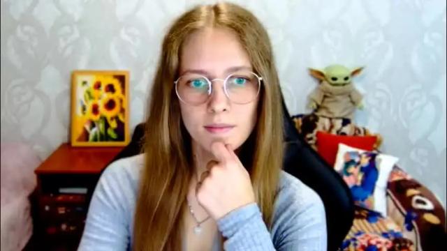 Image 2 of roxie_shy Stream on Chaturbate on 26 days ago