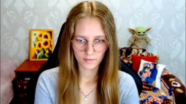 Image 3 of roxie_shy Stream on Chaturbate on 26 days ago