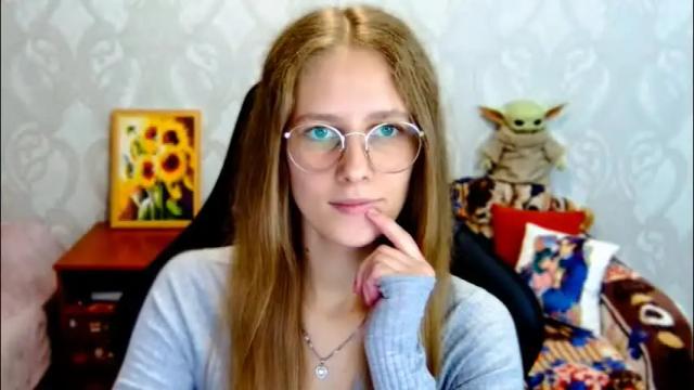 Image 4 of roxie_shy Stream on Chaturbate on 26 days ago