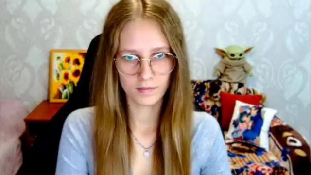 Image 7 of roxie_shy Stream on Chaturbate on 26 days ago