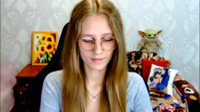 Image 8 of roxie_shy Stream on Chaturbate on 26 days ago