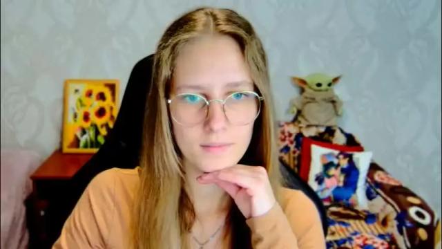 Image 2 of roxie_shy Stream on Chaturbate on 21 days ago