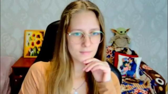 Image 4 of roxie_shy Stream on Chaturbate on 21 days ago