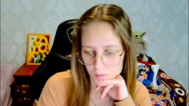 Image 8 of roxie_shy Stream on Chaturbate on 21 days ago