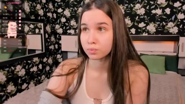 Image 11 of roxiemils Stream on Chaturbate on 16 months ago