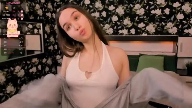 Image 12 of roxiemils Stream on Chaturbate on 16 months ago