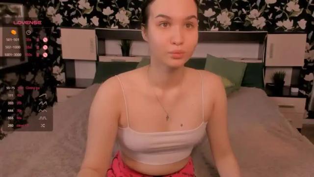 Image 12 of roxiemils Stream on Chaturbate on 16 months ago