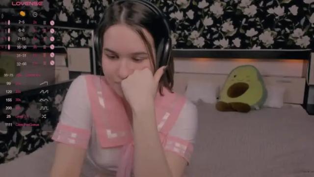 Image 10 of roxiemils Stream on Chaturbate on 15 months ago