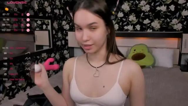 Image 11 of roxiemils Stream on Chaturbate on 15 months ago