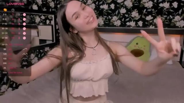 Image 11 of roxiemils Stream on Chaturbate on 15 months ago