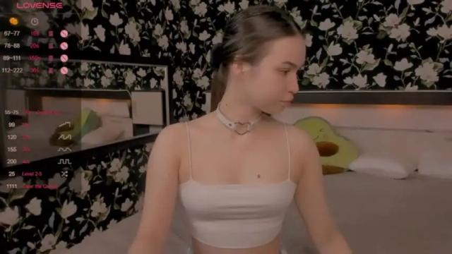 Image 2 of roxiemils Stream on Chaturbate on 15 months ago