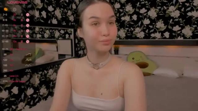Image 7 of roxiemils Stream on Chaturbate on 15 months ago