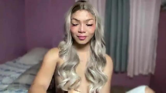 Image 8 of roxieroxieroxie Stream on Chaturbate on 18 months ago