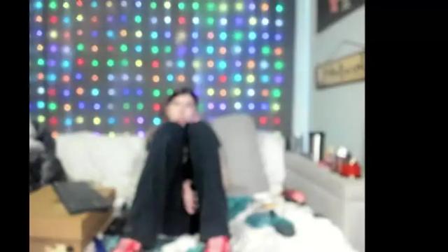 Image 2 of roxihazeleyes Stream on Chaturbate on 1 month ago