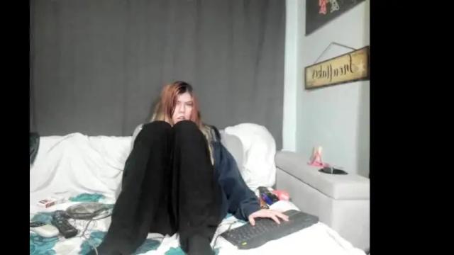 Image 2 of roxihazeleyes Stream on Chaturbate on 1 month ago