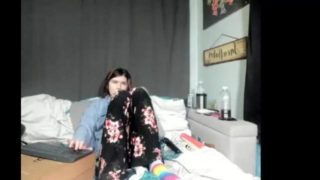 Image 11 of roxihazeleyes Stream on Chaturbate on 19 days ago