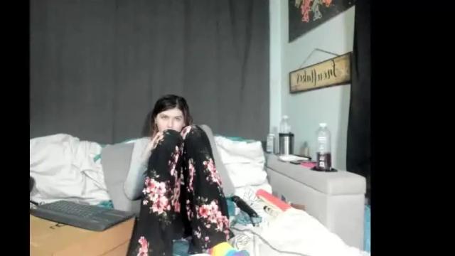 Image 3 of roxihazeleyes Stream on Chaturbate on 19 days ago