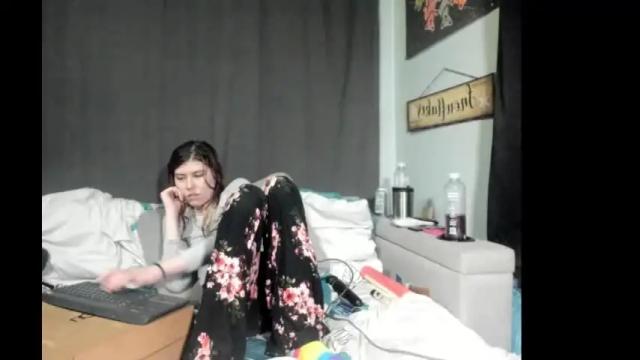 Image 7 of roxihazeleyes Stream on Chaturbate on 19 days ago