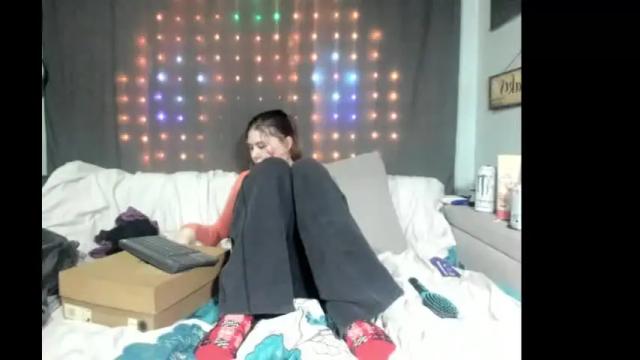 Image 3 of roxihazeleyes Stream on Chaturbate on 13 days ago