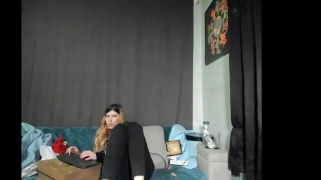 Image 2 of roxihazeleyes Stream on Chaturbate on 1 month ago