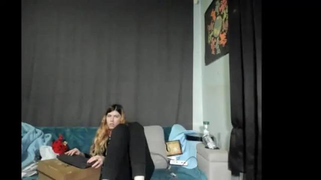 Image 3 of roxihazeleyes Stream on Chaturbate on 1 month ago