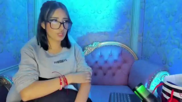 Image 2 of roxxy_lee Stream on Chaturbate on 21 months ago