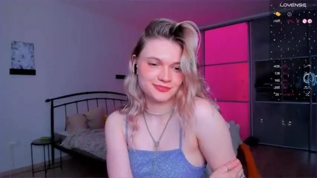 Image 2 of roxy_kendal Stream on Chaturbate on 13 months ago