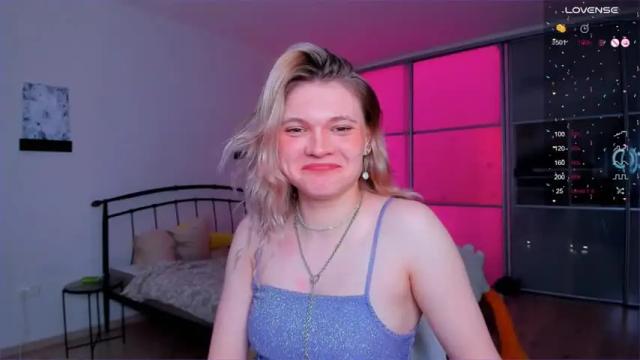 Image 4 of roxy_kendal Stream on Chaturbate on 13 months ago