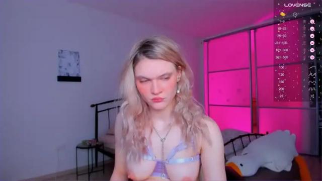 Image 2 of roxy_kendal Stream on Chaturbate on 13 months ago
