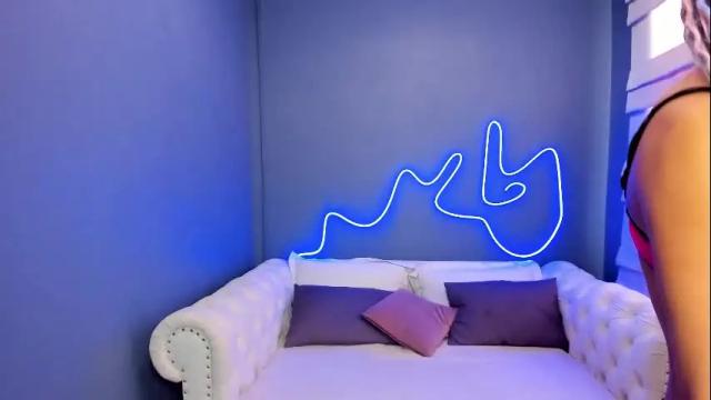 Image 3 of roxy_mars Stream on Chaturbate on 1 month ago