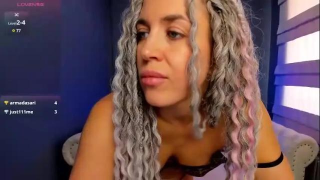 Image 2 of roxy_mars Stream on Chaturbate on 1 month ago