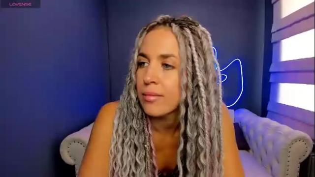 Image 7 of roxy_mars Stream on Chaturbate on 23 days ago
