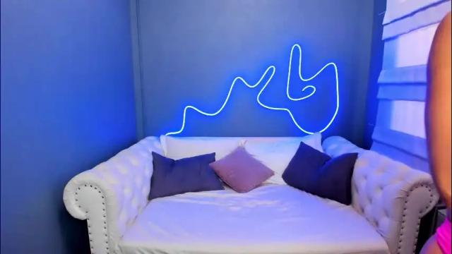 Image 2 of roxy_mars Stream on Chaturbate on 1 month ago