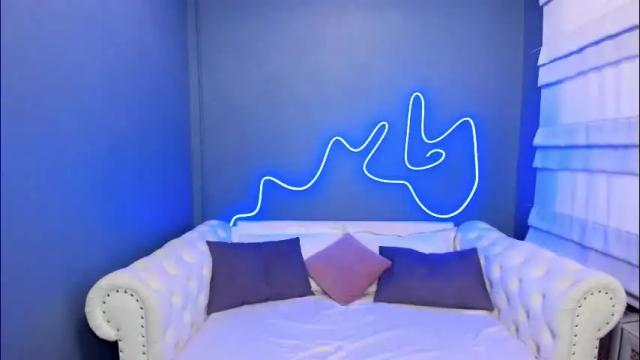 Image 3 of roxy_mars Stream on Chaturbate on 1 month ago
