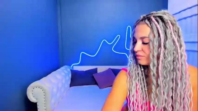 Image 4 of roxy_mars Stream on Chaturbate on 23 days ago