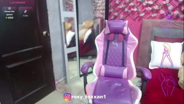Image 3 of roxy_roxxan Stream on Chaturbate on 1 month ago
