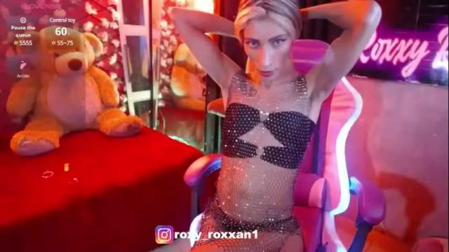 Image 10 of roxy_roxxan Stream on Chaturbate on 1 month ago