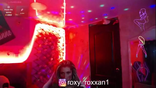 Image 7 of roxy_roxxan Stream on Chaturbate on 13 days ago