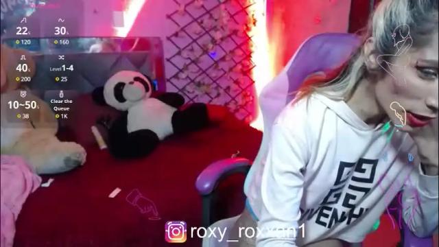 Image 8 of roxy_roxxan Stream on Chaturbate on 6 days ago
